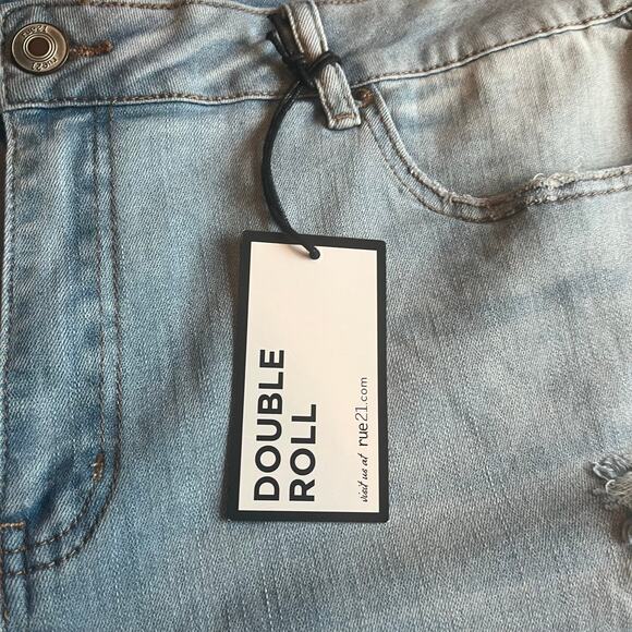 NWT! Rue 21 Light Wash Distressed High Rise Shortie Jean Short Size 20 - Picture 8 of 10
